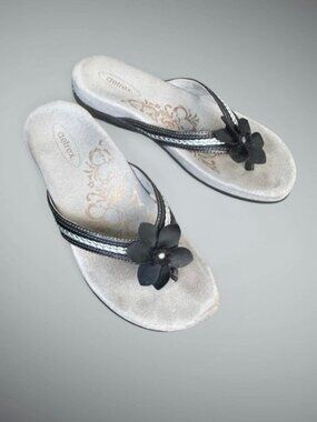 Aetrex Selena Thong Sandals Black with Flower Flip Flops Size 37 EU 7US